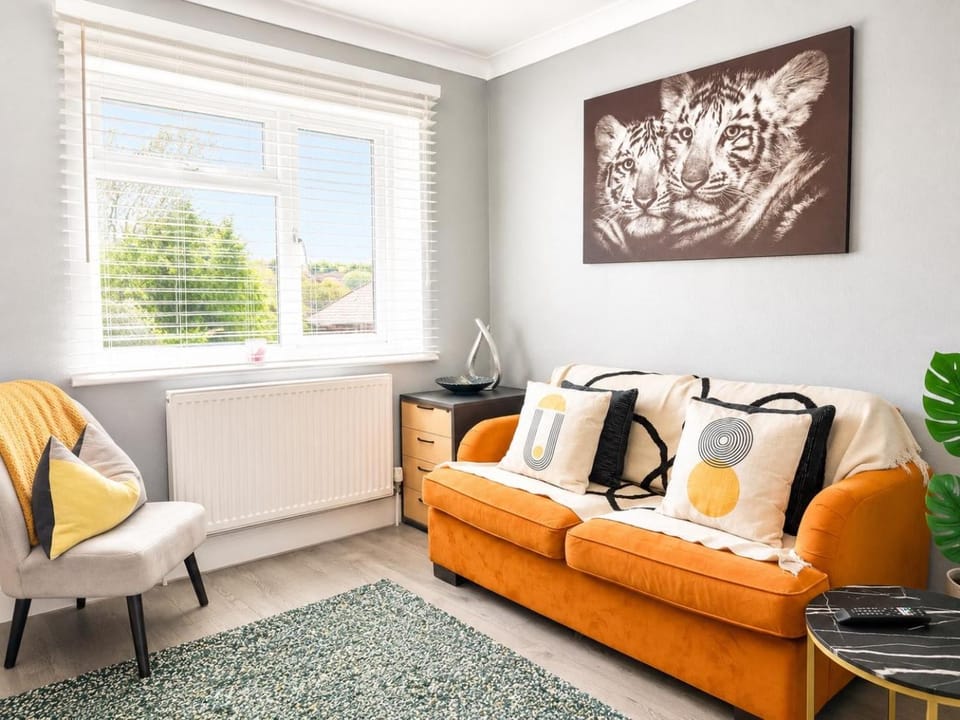 Copperfield House - Free Parking House in Rochester