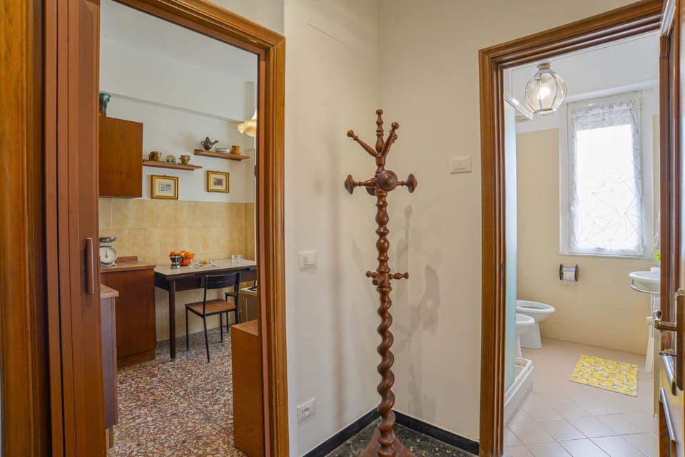 Bathroom, Dining area