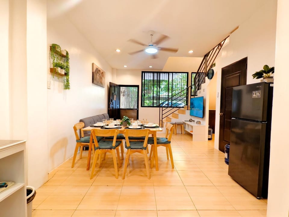 TV and multimedia, Living room, Seating area, Dining area, Evening entertainment