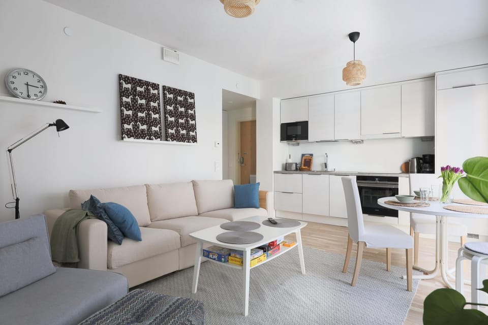 Kitchen or kitchenette, Living room, Seating area, Dining area