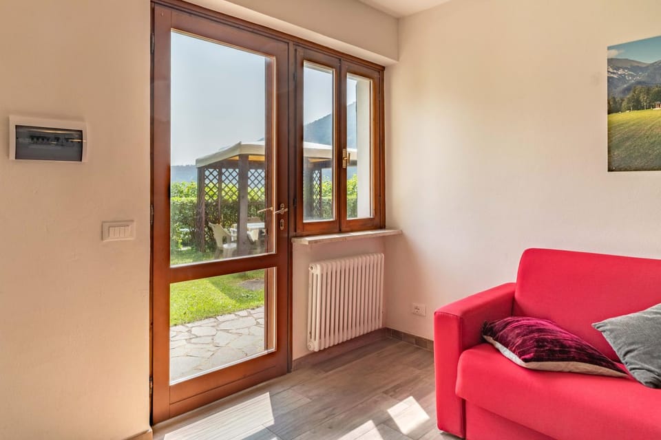 Garden, View (from property/room), Living room, Garden view