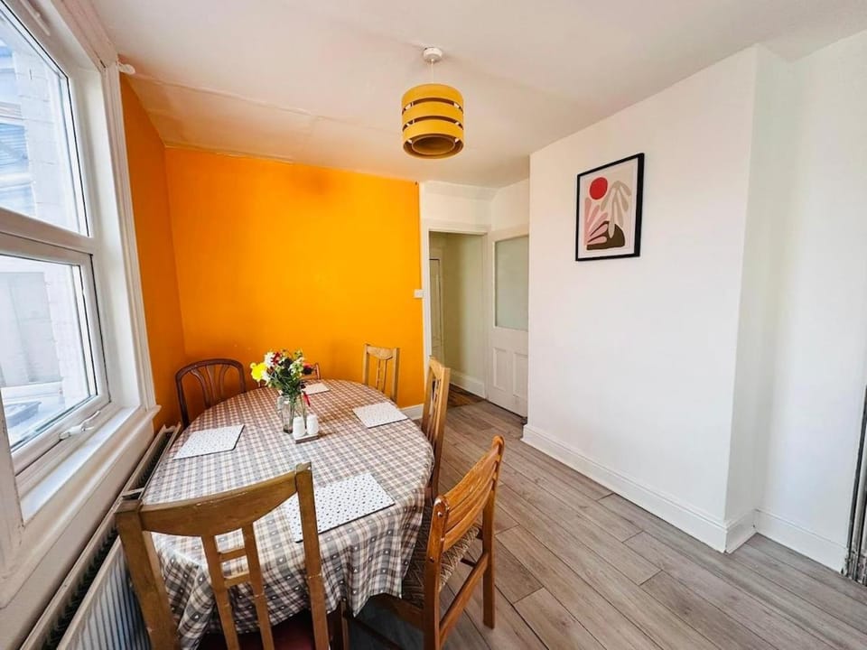 5 bed house near town House in Weston-super-Mare