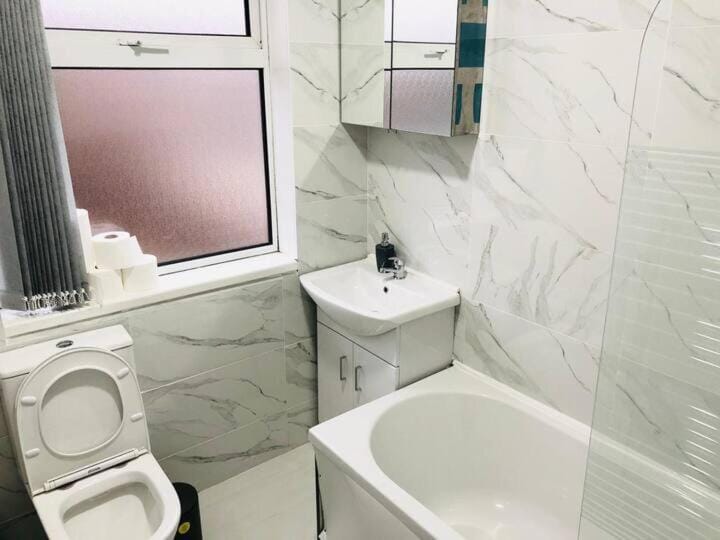 City centre 4 bed 8 guest house House in Loughborough