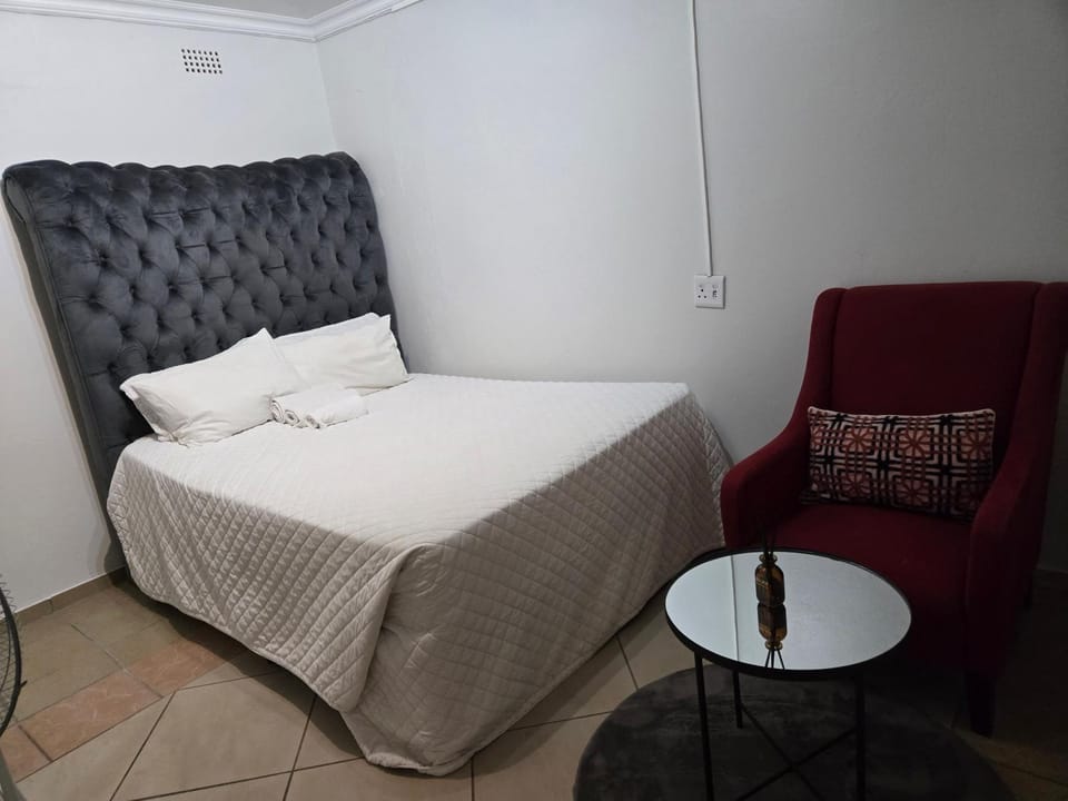 Cjabaledi Guesthouse Capsule hotel in Pretoria