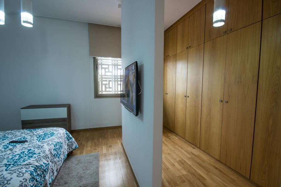 Bed, TV and multimedia, Photo of the whole room, Bedroom, wardrobe