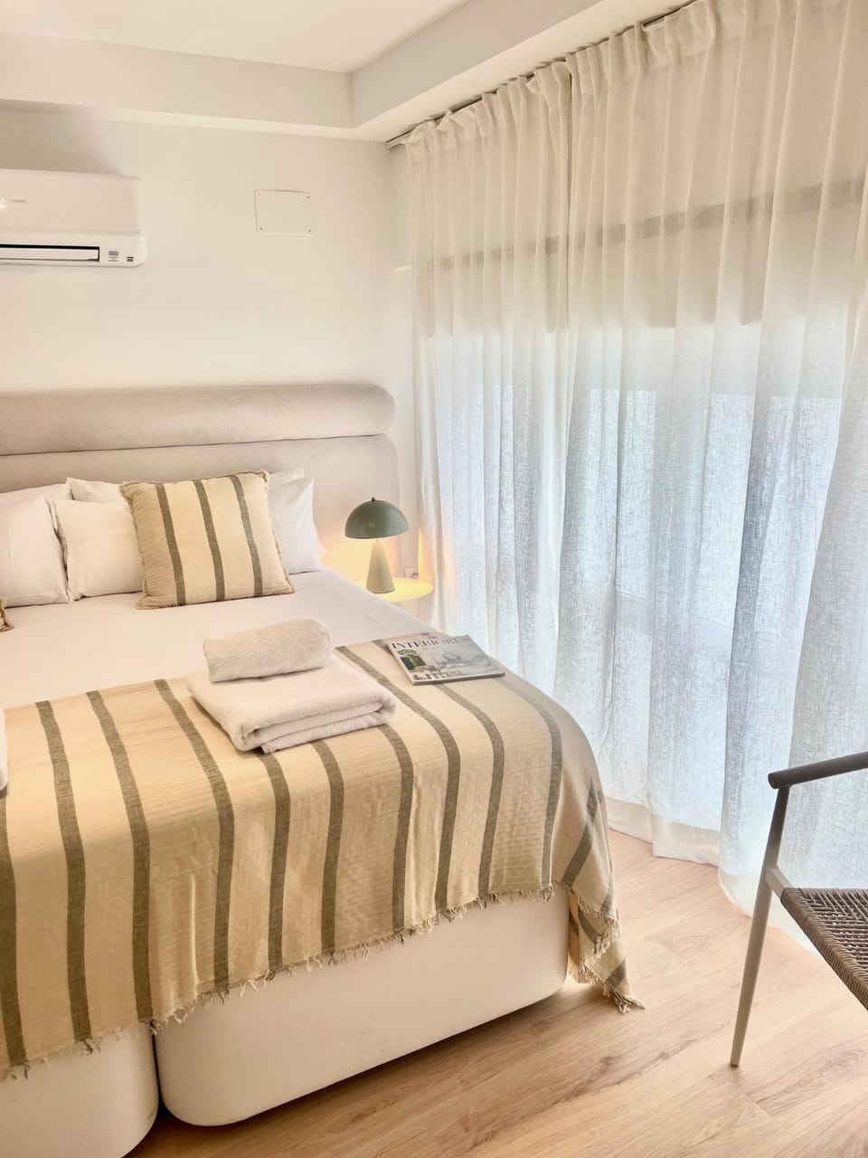 Bed, Bedroom, air conditioner