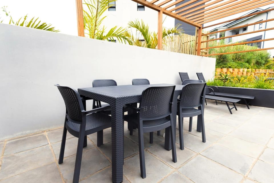 Day, Seating area