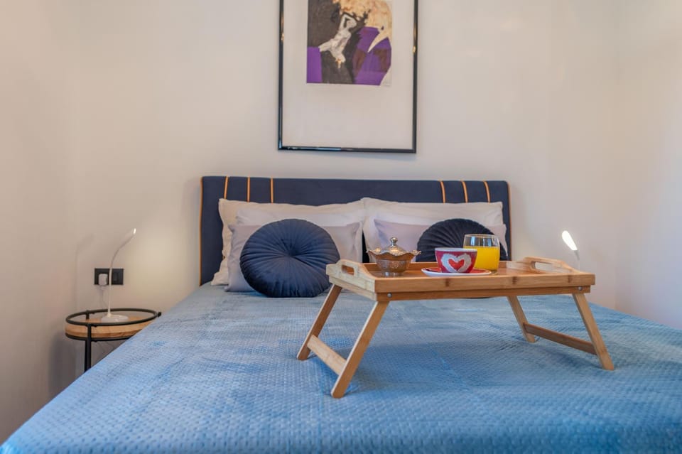 Bed, Bedroom, Food