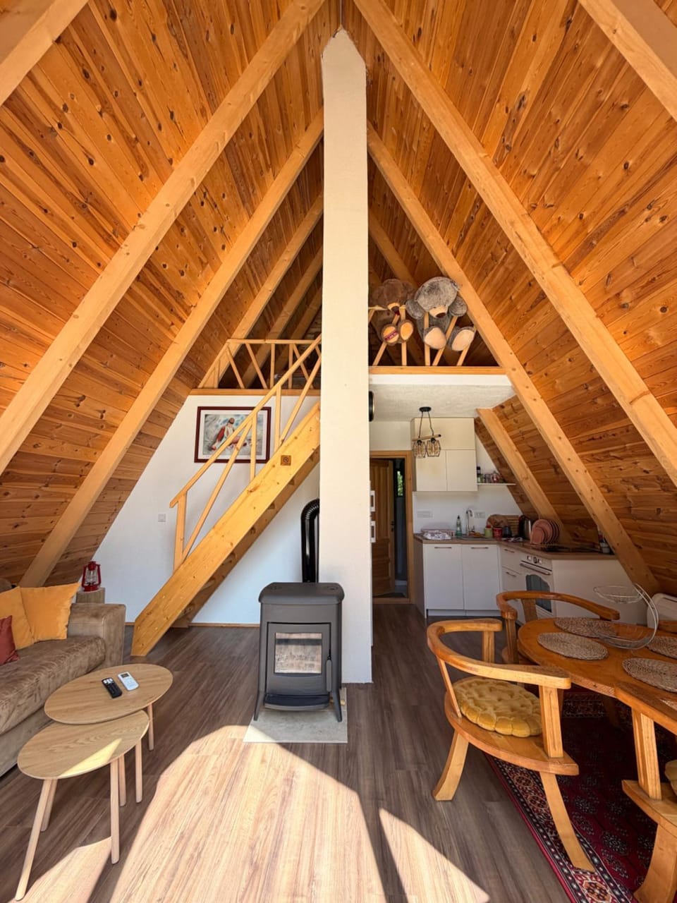 Living room, Seating area, Dining area