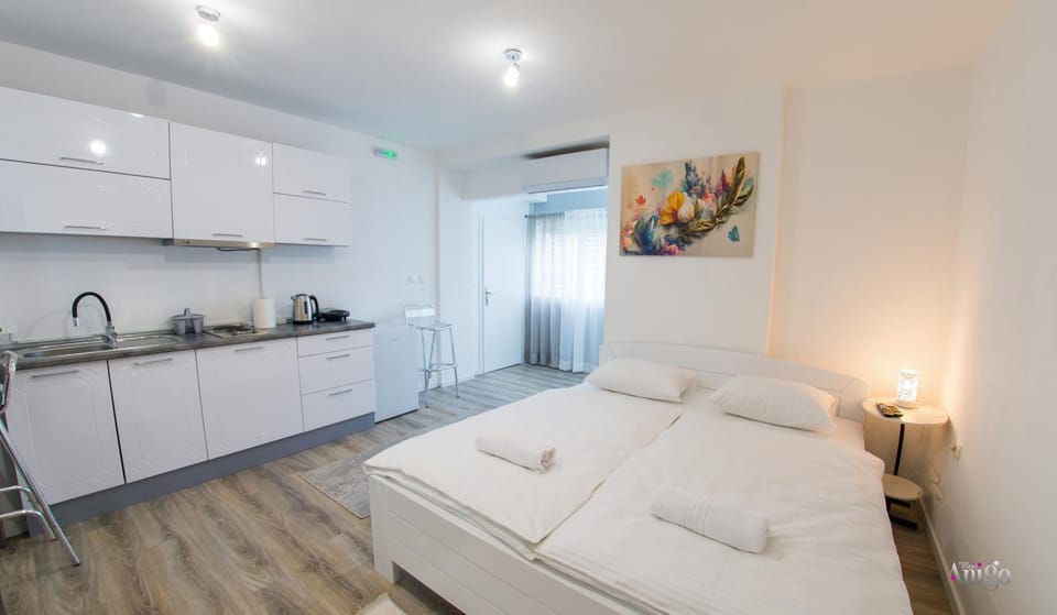 Bed, Kitchen or kitchenette, Photo of the whole room, Bedroom