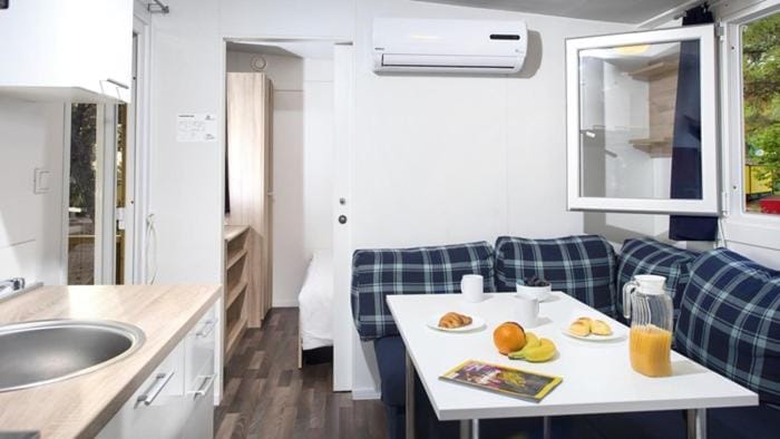 Living room, Seating area, Dining area, air conditioner