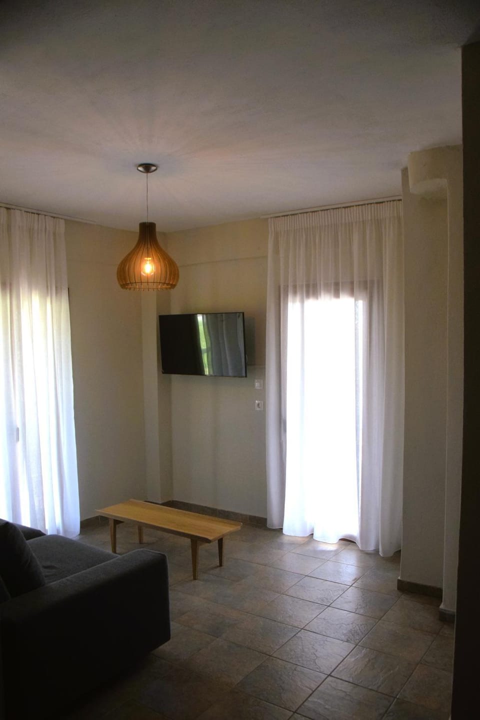 TV and multimedia, Living room, Seating area, Evening entertainment