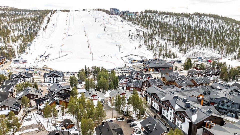 Bird's eye view, Location