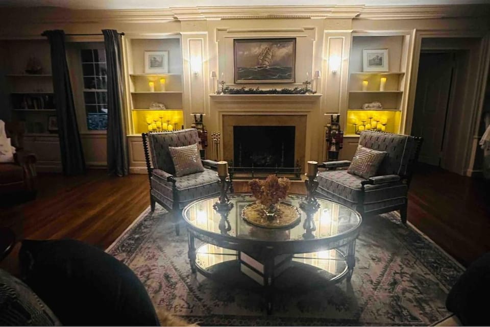 Luxury Estate Elegant Private The White Lion Manor House in Middletown