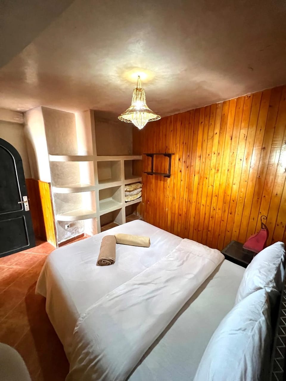 Bed, Photo of the whole room, towels