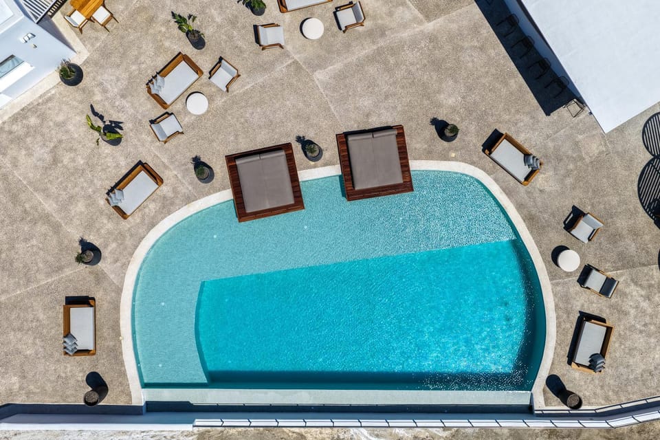 Swimming pool, sunbed, VIP