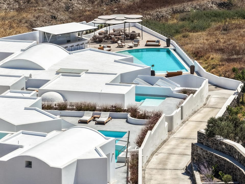Property building, Restaurant/places to eat, Swimming pool