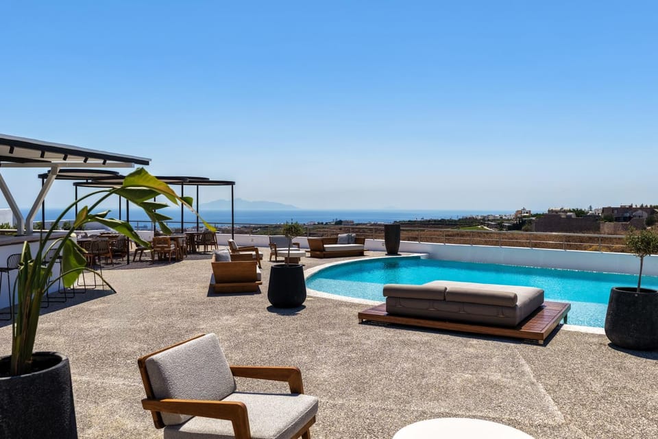 Restaurant/places to eat, Lounge or bar, Sea view, Swimming pool
