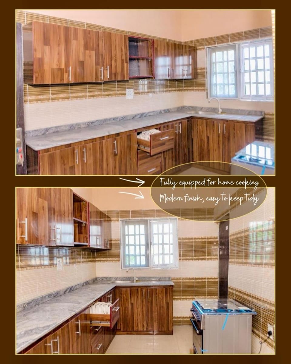 Royal Guests Holiday Lets - A Modern 2-Bedroom Apartment with balcony, 24H CCTV, perfect for families, business or leisure Apartment in Nigeria