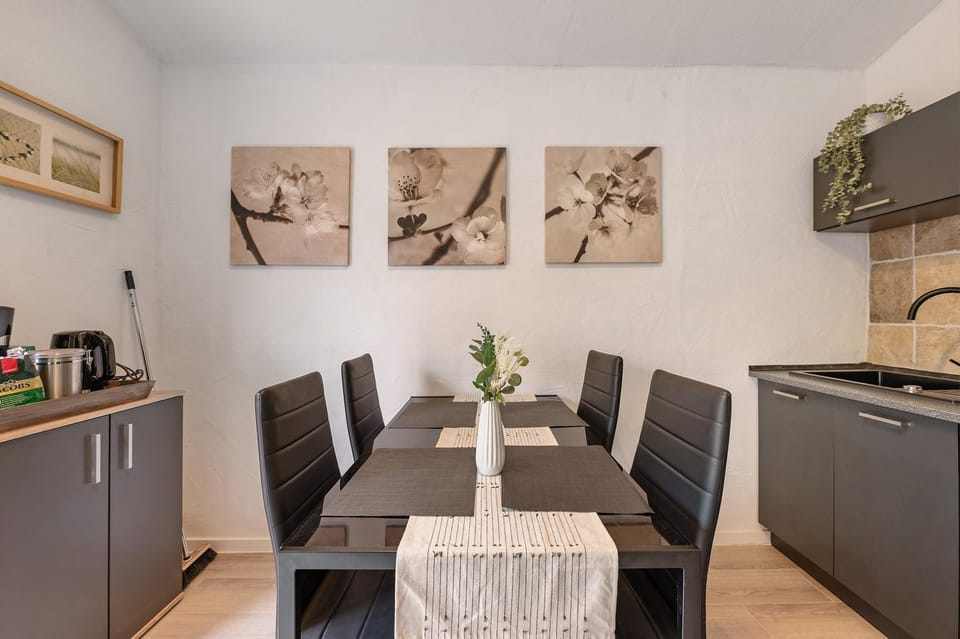 Property building, Kitchen or kitchenette, Living room