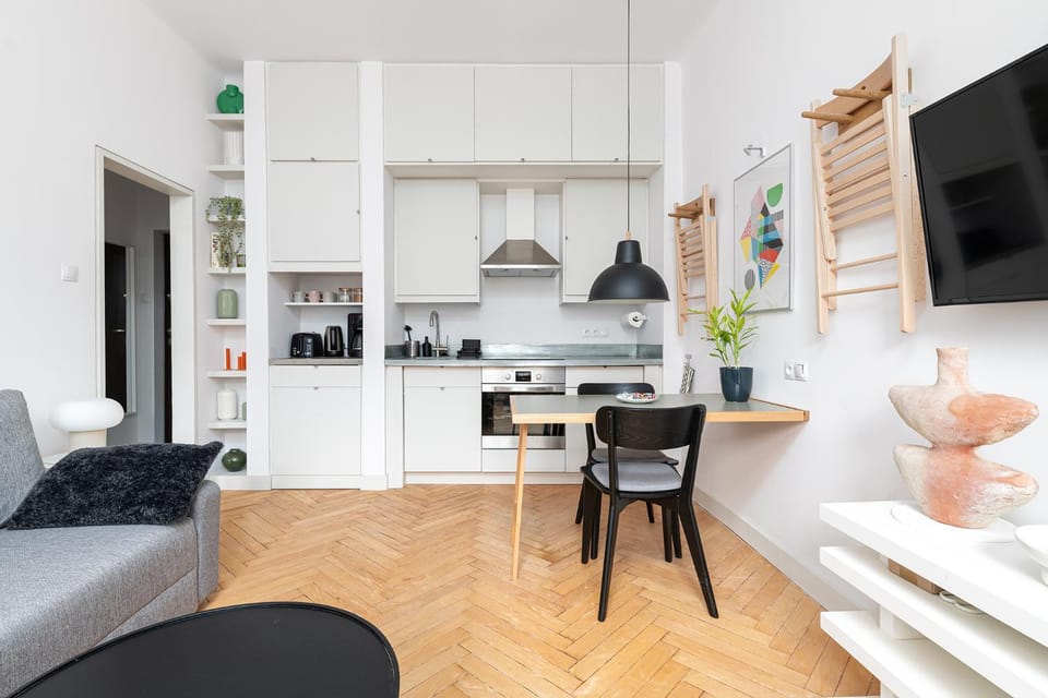 TV and multimedia, Kitchen or kitchenette, Living room, Seating area