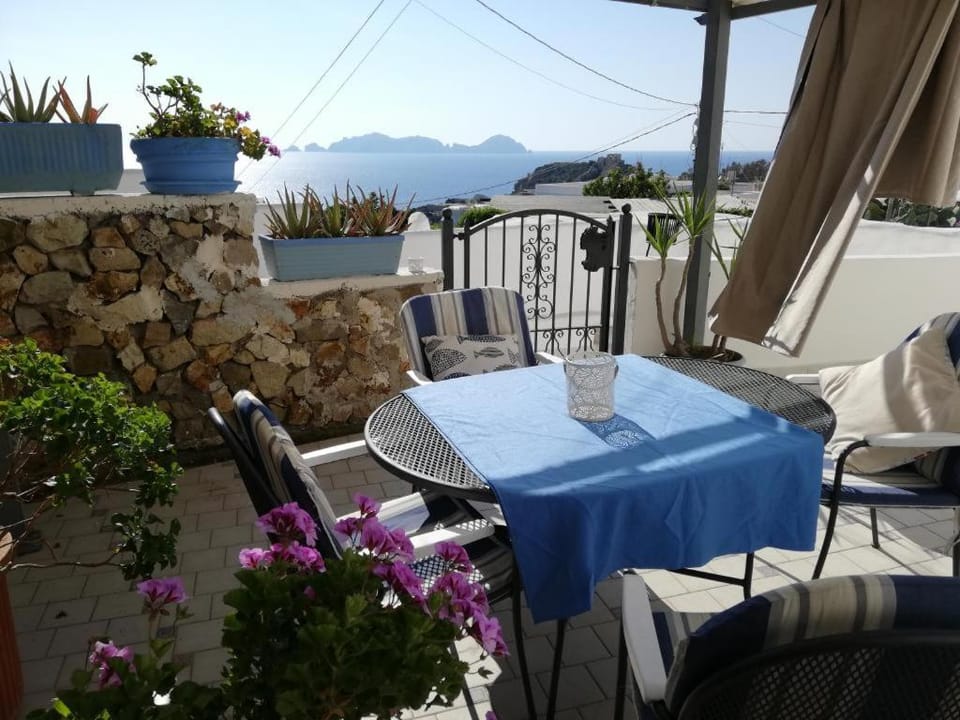 Patio, Natural landscape, View (from property/room), Balcony/Terrace, Dining area, Sea view