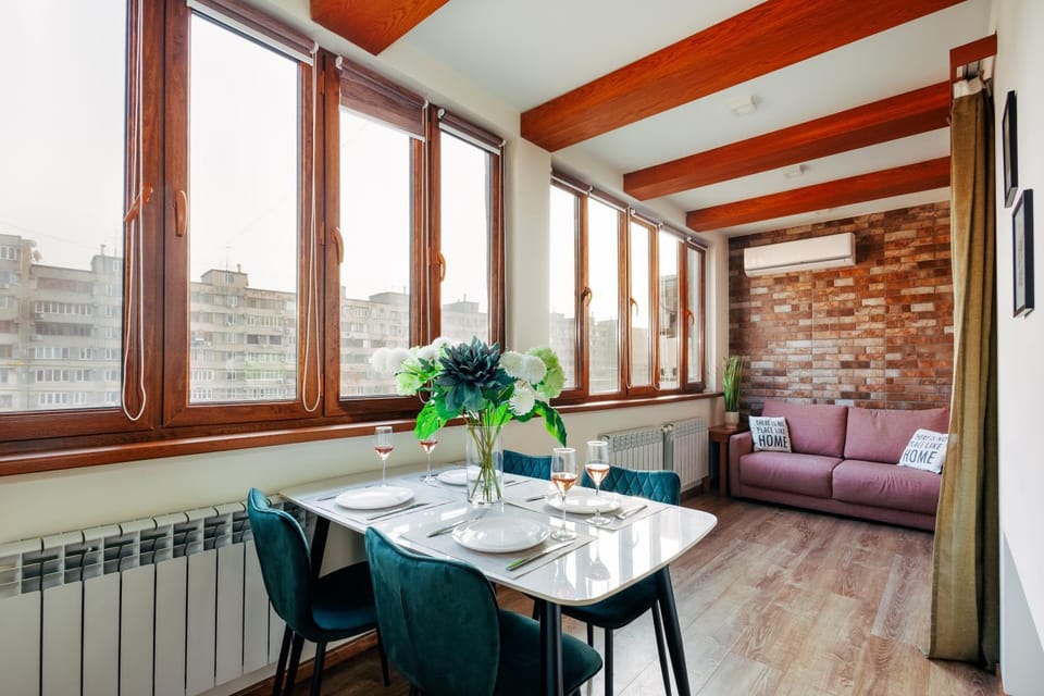 Seating area, Dining area