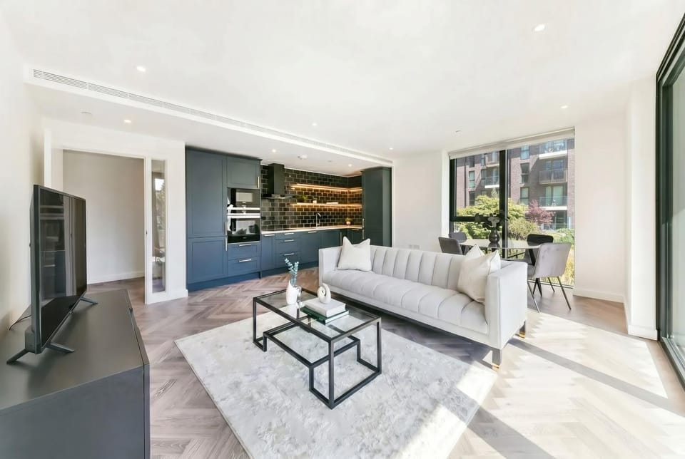 TV and multimedia, Kitchen or kitchenette, Living room, Seating area, Dining area