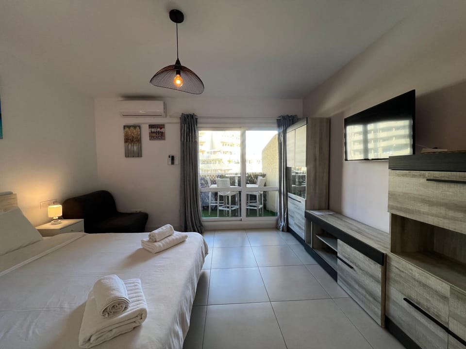 Bed, Living room