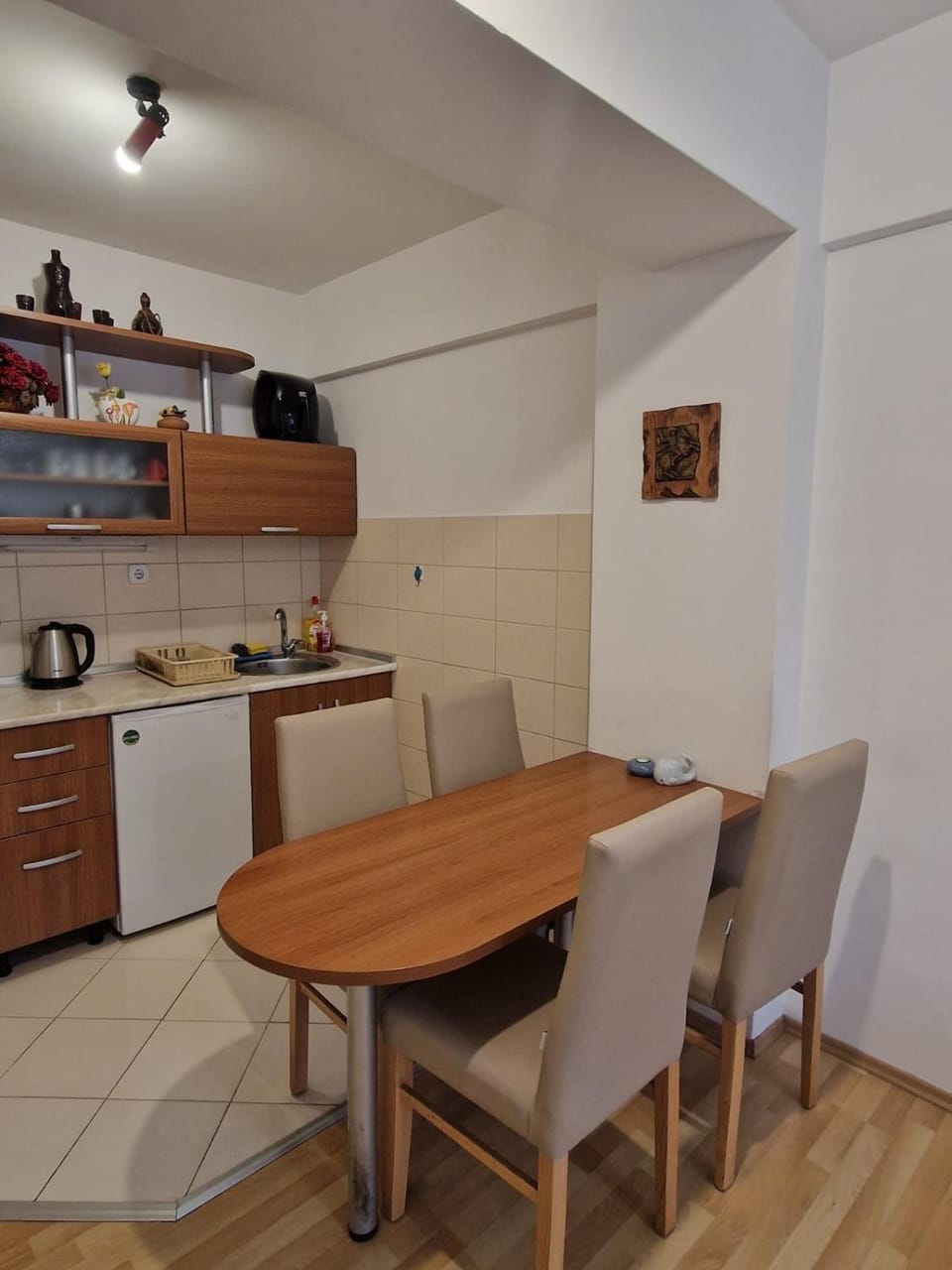 Kitchen or kitchenette, Seating area, Dining area, kitchen