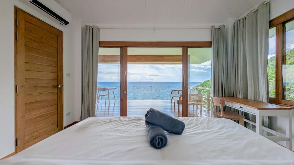 Bed, Bedroom, Sea view