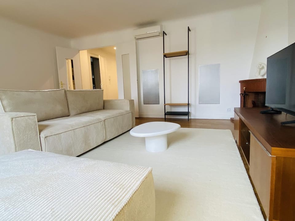 Communal lounge/ TV room, Living room