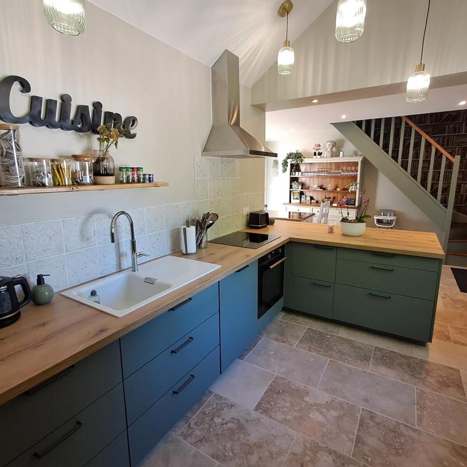 Coffee/tea facilities, dishwasher, stove