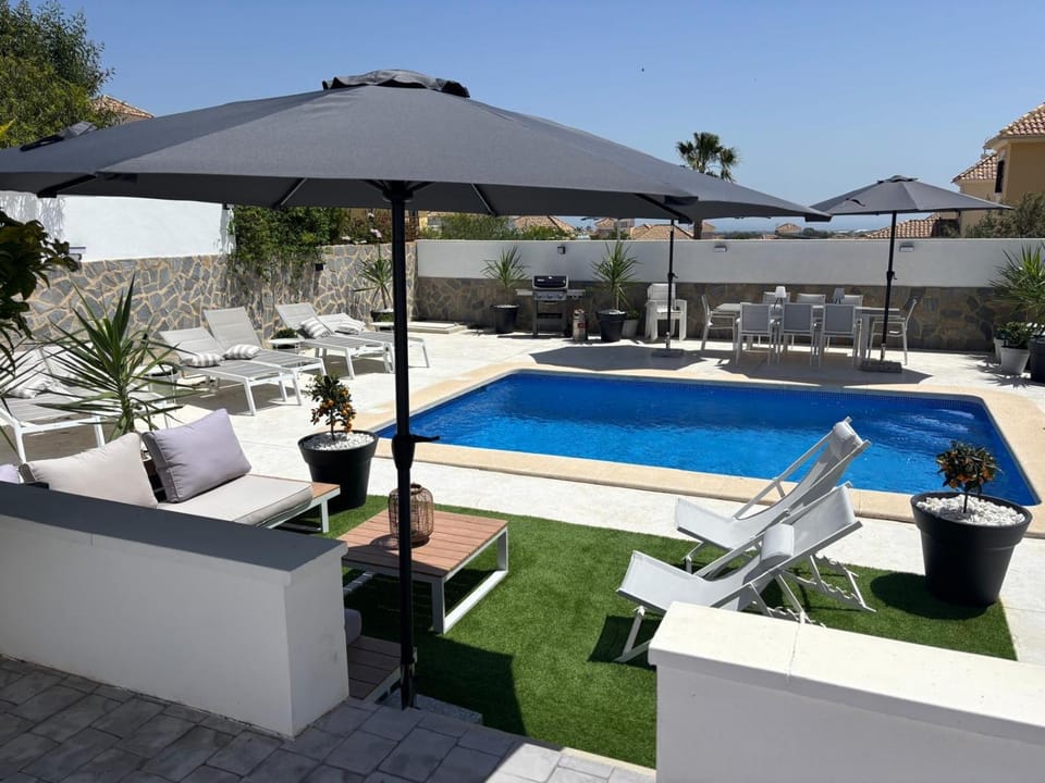 Beautiful villa for 8 people Villa in Vega Baja del Segura