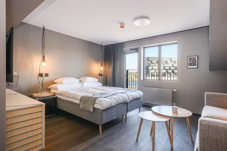 Bed, Photo of the whole room, Seating area, Bedroom