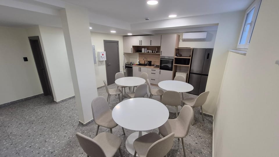 Kitchen or kitchenette, Kitchen or kitchenette, Dining area, oven, stove