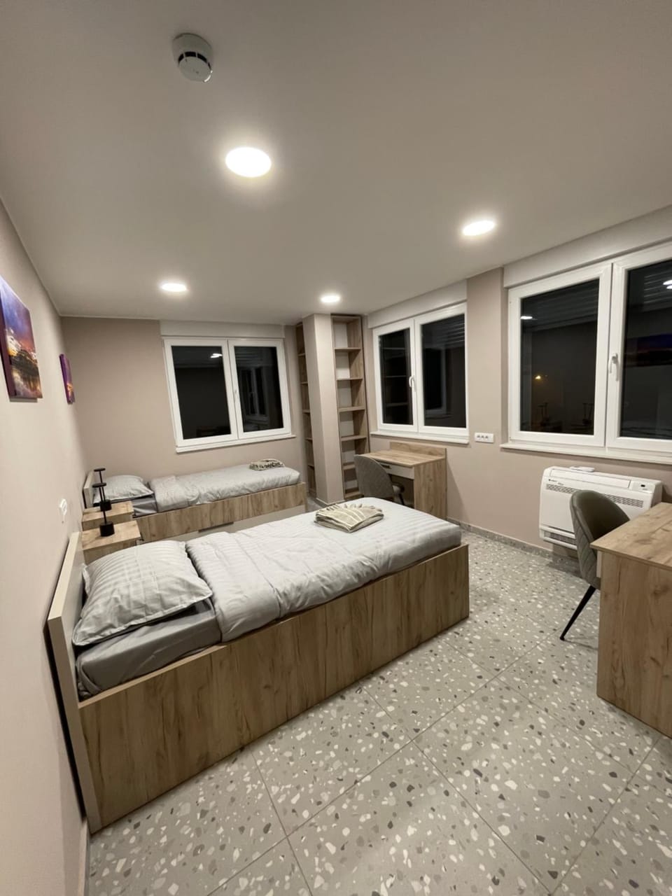 Photo of the whole room, Bedroom