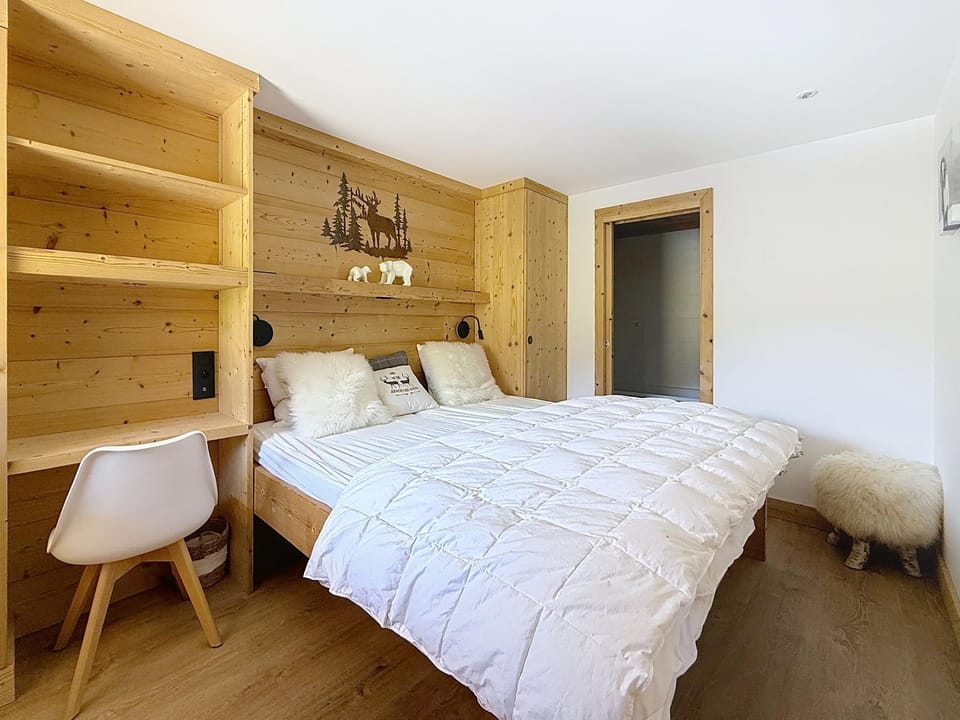 Bed, Photo of the whole room, Bedroom, wardrobe