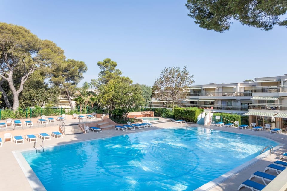 Day, Pool view, Swimming pool, sunbed