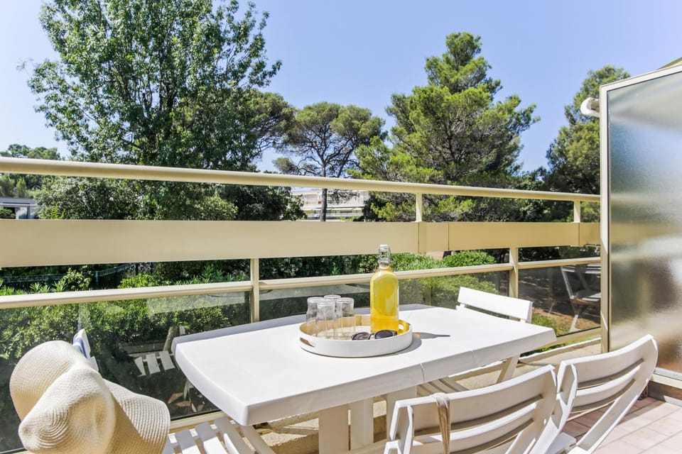 Patio, Day, Summer, View (from property/room), Balcony/Terrace, Dining area, Garden view, Drinks