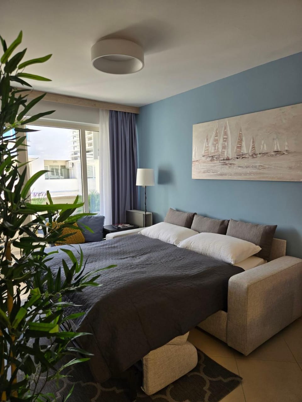 Bed, Living room