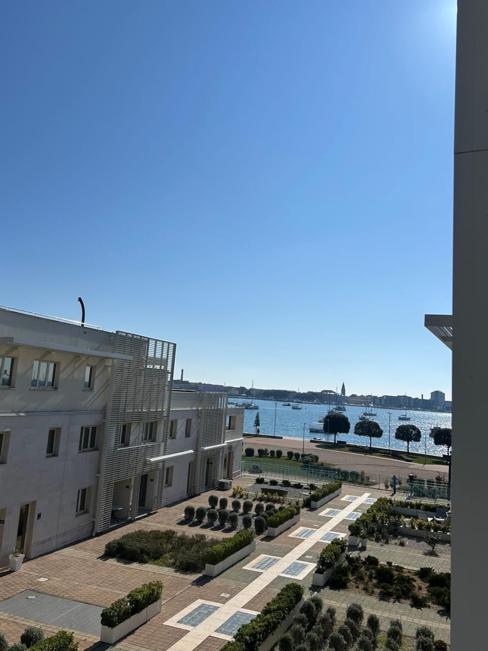 Property building, Day, Neighbourhood, City view, Sea view, Location
