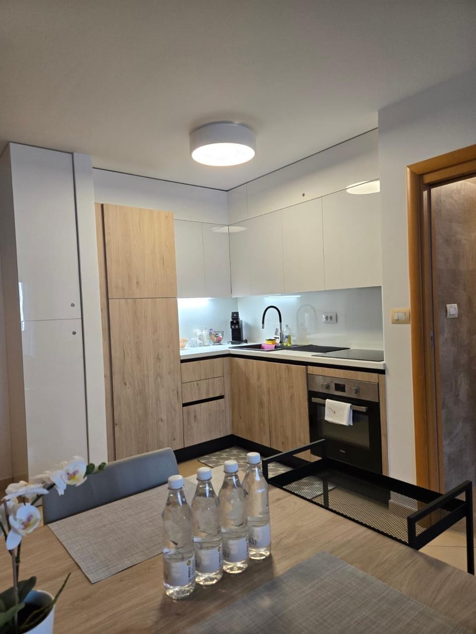 Kitchen or kitchenette, oven, stove