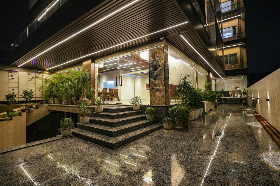 Facade/entrance, Night
