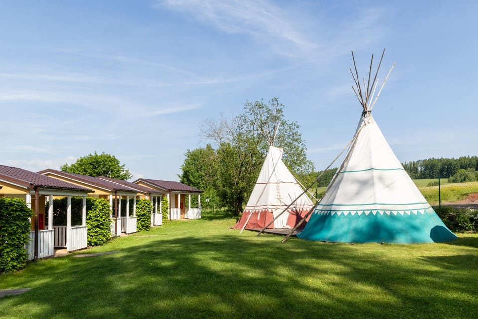 Teepee a karavanové stání Koupálo Janovičky Campground/ 
RV Resort in Czechia