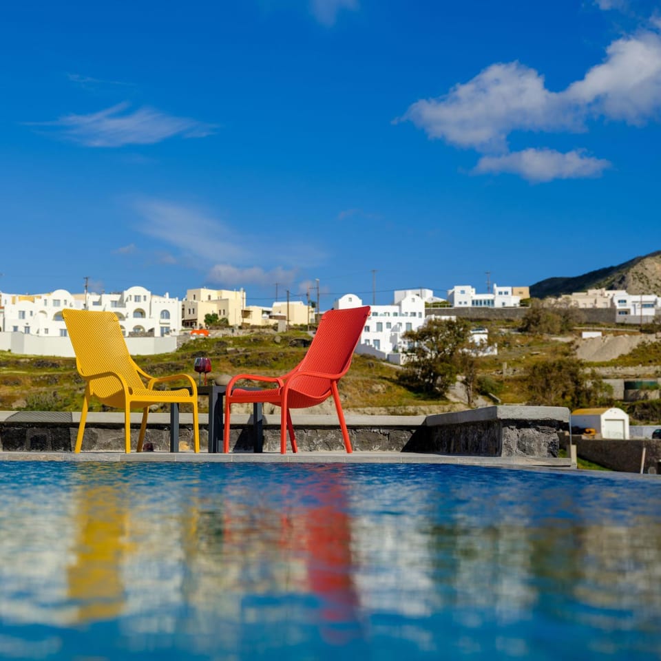 Property building, Day, Natural landscape, View (from property/room), View (from property/room), City view, Mountain view, Pool view, Swimming pool, sunbed