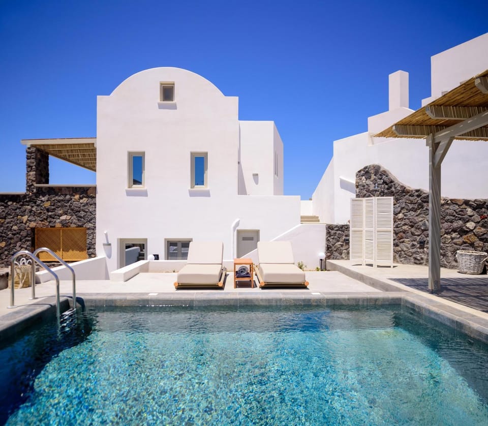 Property building, Patio, Summer, Swimming pool, sunbed
