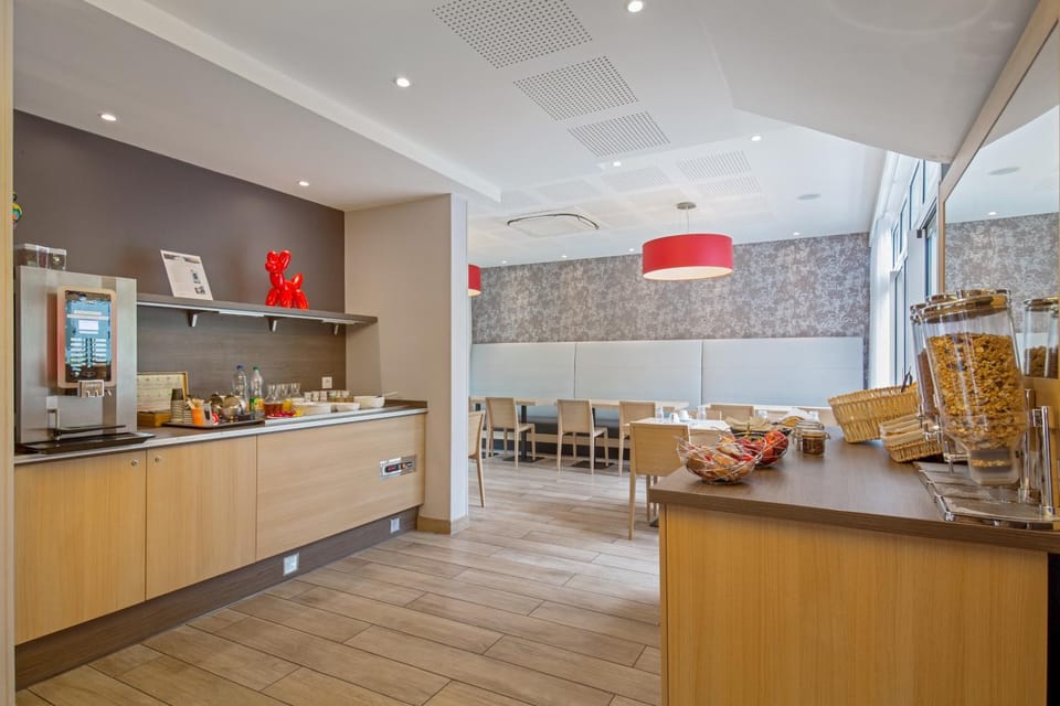 Coffee/tea facilities, Kitchen or kitchenette, Food and drinks, Food, minibar, toaster