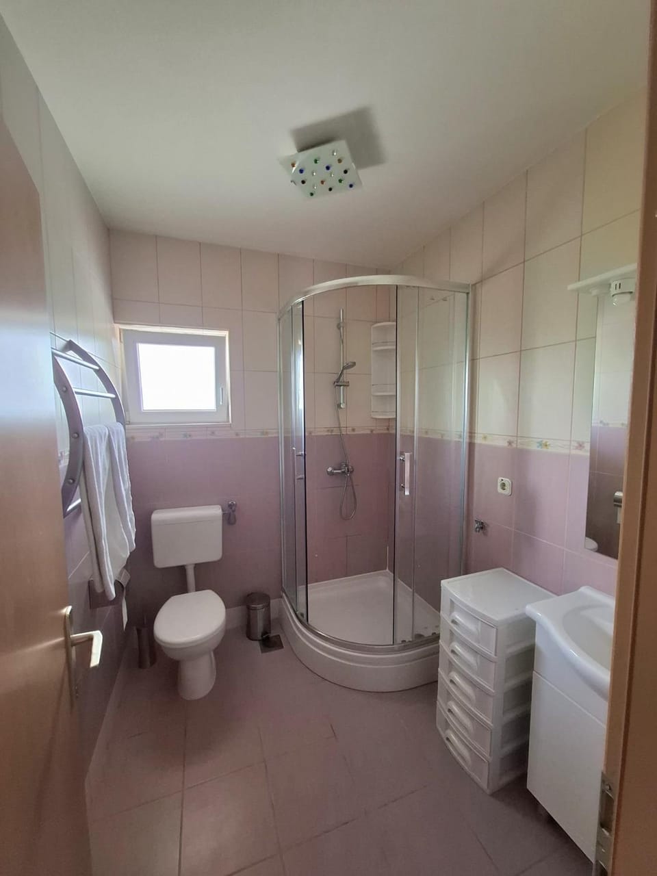 Shower, Toilet, Bathroom, towels