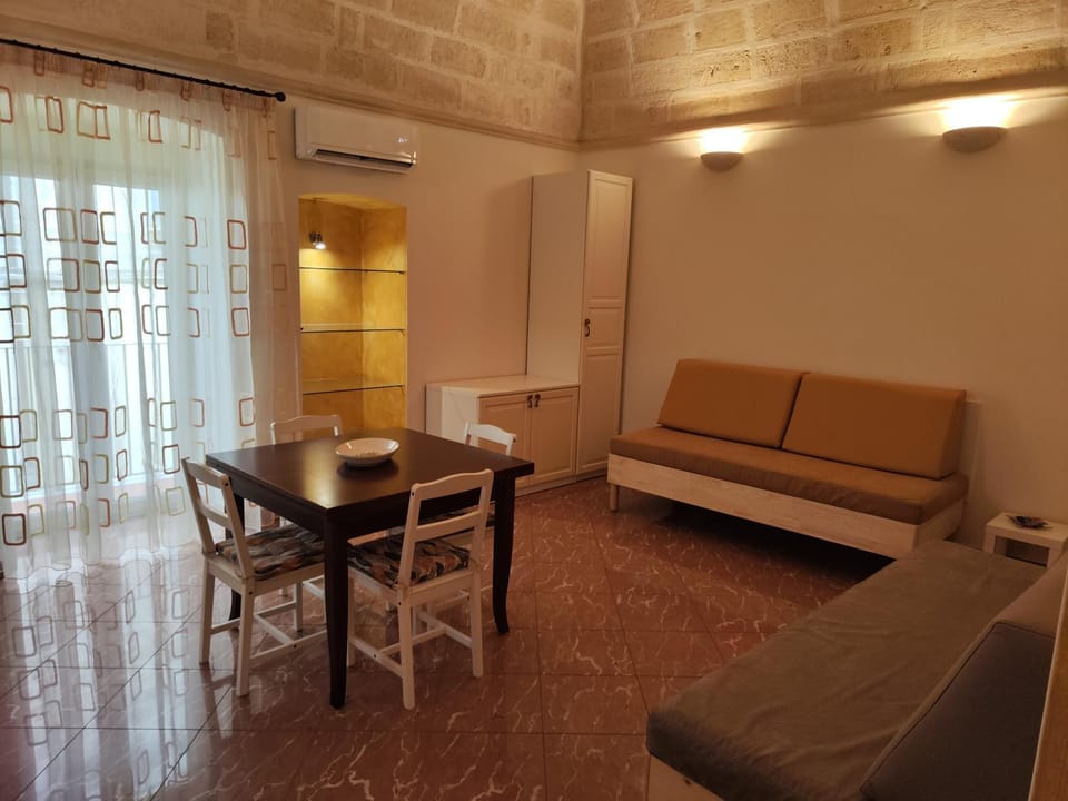 Living room, Dining area, air conditioner